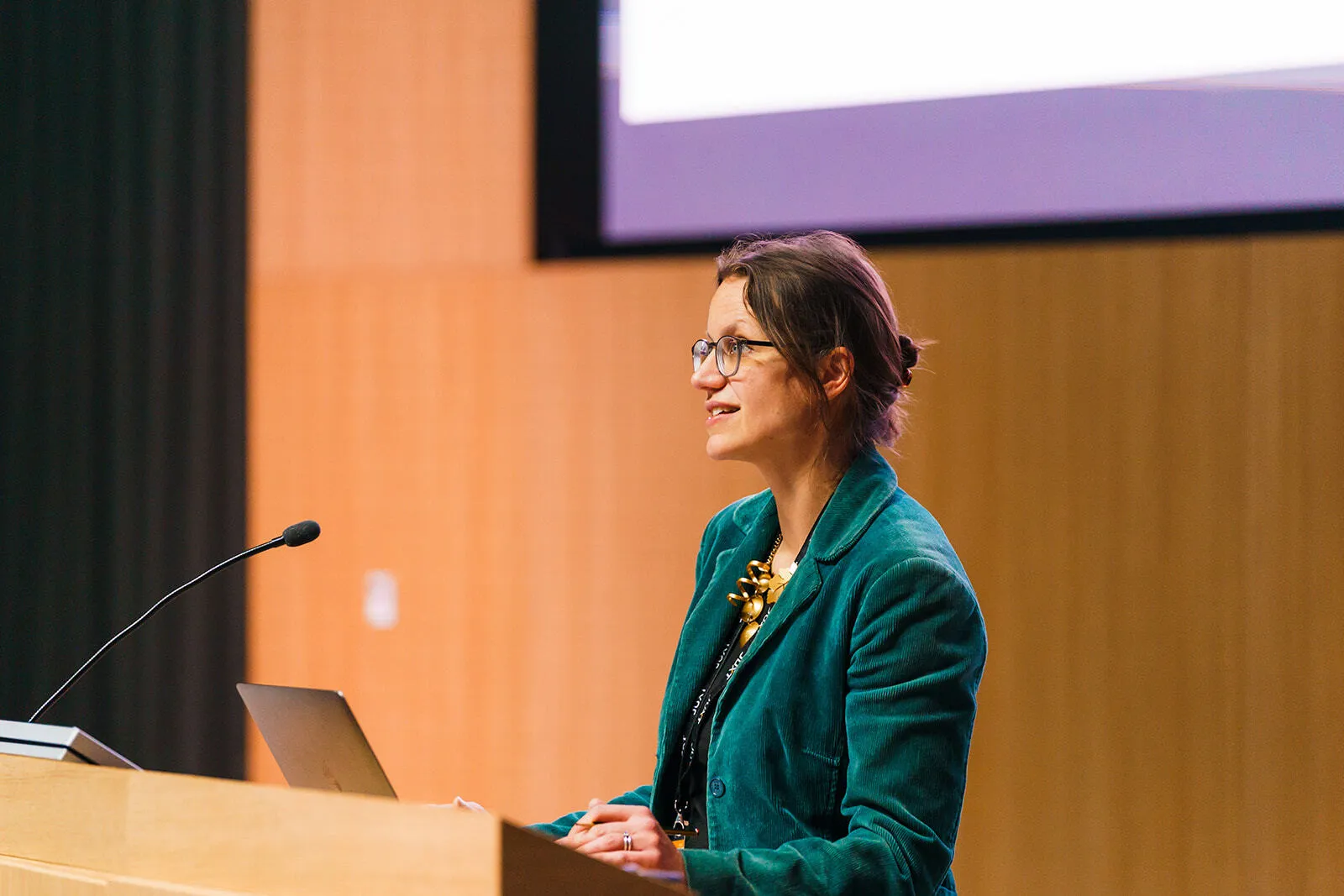 Francine Bennett talking about AI